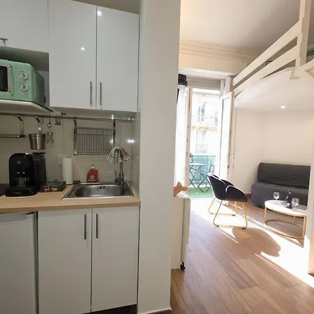 Cozy Studio, Balcony & Ac, Heart Of Apartamento *