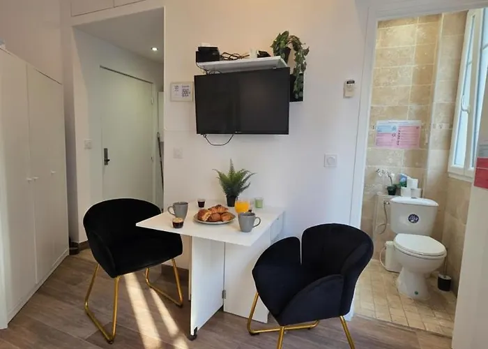 Cozy Studio, Balcony & Ac, Heart Of Apartamento *