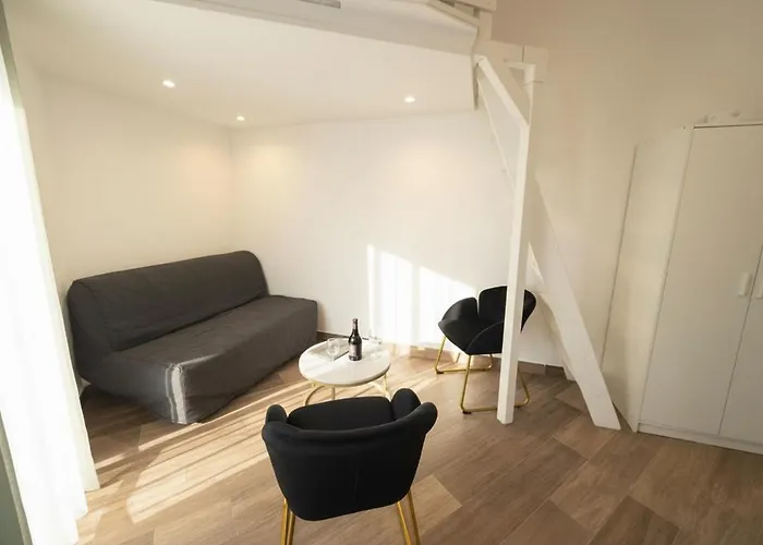 Cozy Studio, Balcony & Ac, Heart Of Apartamento *