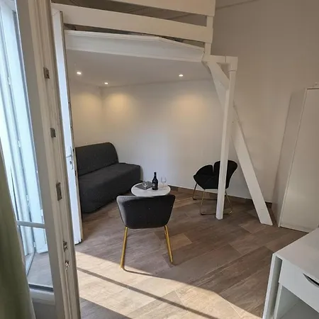 Lejlighed Cozy Studio, Balcony & Ac, Heart Of *