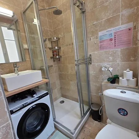 Cozy Studio, Balcony & Ac, Heart Of *