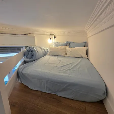 Cozy Studio, Balcony & Ac, Heart Of *