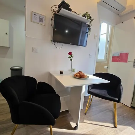 Cozy Studio, Balcony & Ac, Heart Of Apartamento *