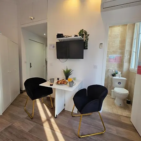 Cozy Studio, Balcony & Ac, Heart Of Apartamento *