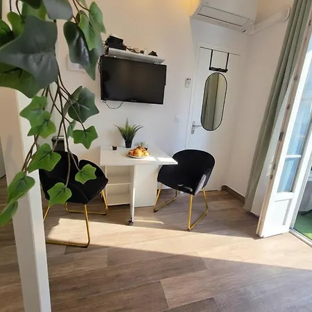 Apartamento Cozy Studio, Balcony & Ac, Heart Of *