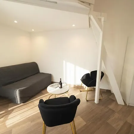 Cozy Studio, Balcony & Ac, Heart Of Apartamento *