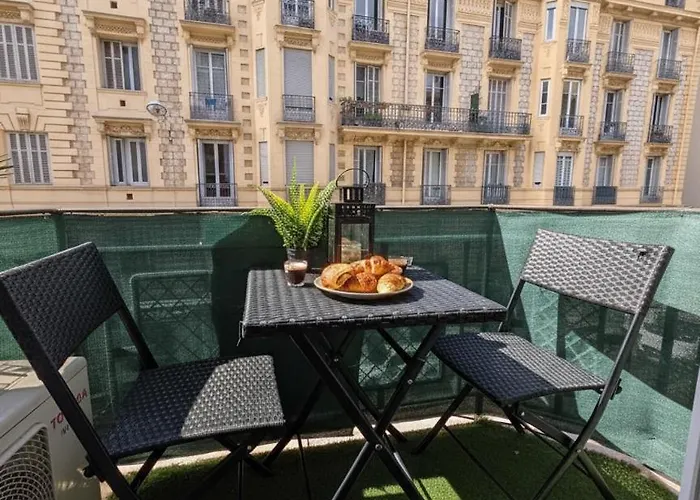 Cozy Studio, Balcony & Ac, Heart Of