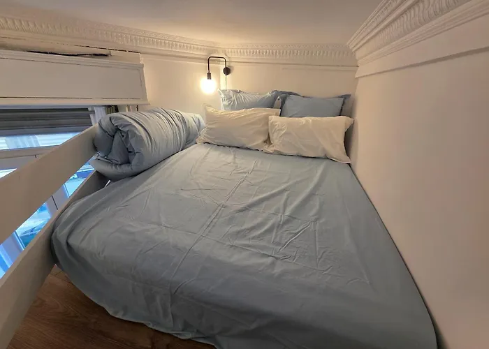 Cozy Studio, Balcony & Ac, Heart Of Apartment *
