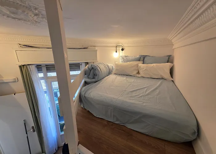 Cozy Studio, Balcony & Ac, Heart Of Apartment