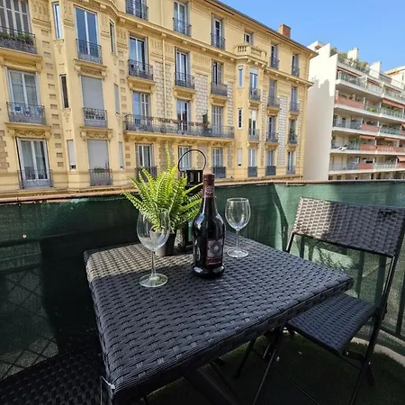 Cozy Studio, Balcony & Ac, Heart Of