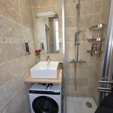 Apartman Cozy Studio, Balcony & Ac, Heart Of