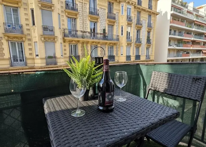 Cozy Studio, Balcony & Ac, Heart Of